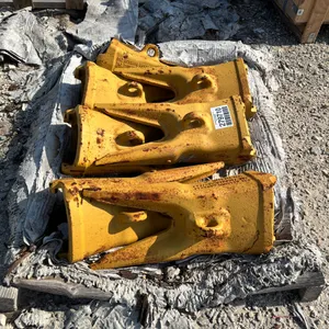 QTY OF 7 CAT EXCAVATOR ROCK TEETH