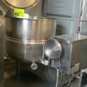 Cleveland KGL-40-T tilting steam jacketed kettle. Features a 40-gallon capacity, stainless steel construction, hinged lid, and manual tilt wheel. Fuel