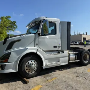 2013 Volvo VNL64T Day Cab (New Berlin, WI)