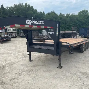 2015 Quality 8.5 x 25' Flatbed Gooseneck  (Has IN Title) (Helenville, WI)
