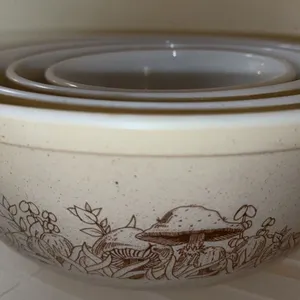 4 PYREX Mixing Bowls with Mushroom Motif