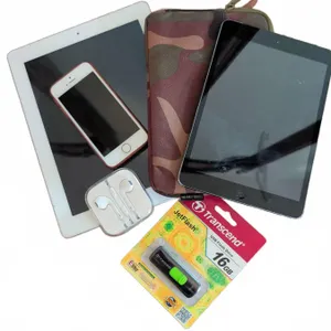Apple Pack With iPad 2, iPad Mini, iPhone SE, EarPods, USB Drive