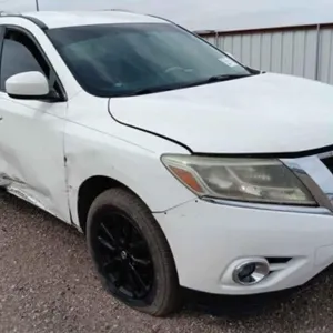(AZ) 2015 Nissan Pathfinder