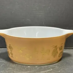 Pyrex 2.5 Qt Early American Casserole Dish