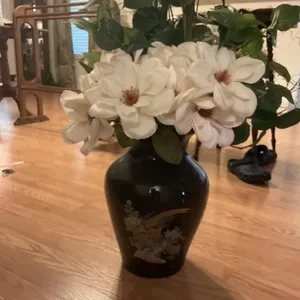 Large vase with floral arrangement,  Vase 15T