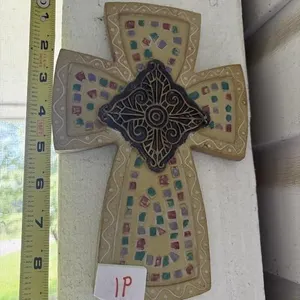 Resin cross