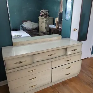 Bassett Dresser & mirror matches 1f, 3f 54x18x57H