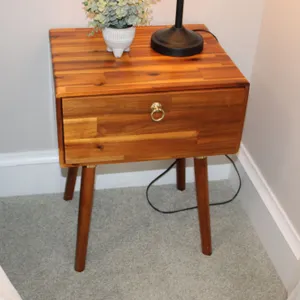 Nightstand, Lamp & Décor