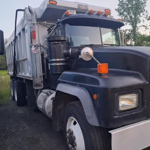1997 MACK RD688S TRI-AXLE DUMP TRUCK
