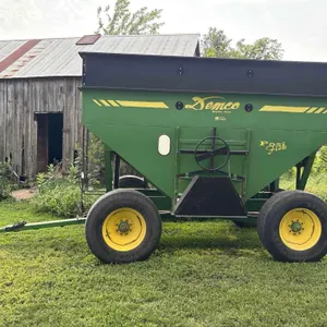 Demco 365 Gravity Wagon--Owner Retired
