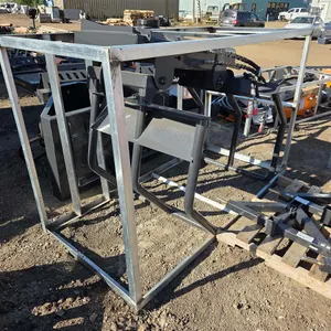 2025 Wolverine Adjustable Hydraulic Bale Squeeze
 UNRESERVED