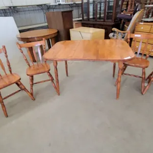 Oak Dining Table with 6 Spindle Back Chairs 30”×49”×36”