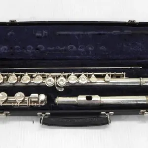 KING CLEVELAND FLUTE W/ CASE