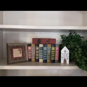Readers Digest Books and D�cor
