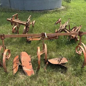 Allis Chalmers 2-Row Cultivator - Off D15