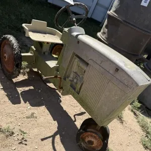 Vintage John Deere Model D65 ERTL Co. Peddle