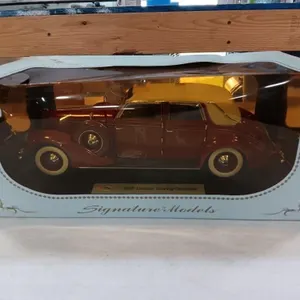 SIGNATURE MODELS 1:18 SCALE  1937 LINCOLN TOURING