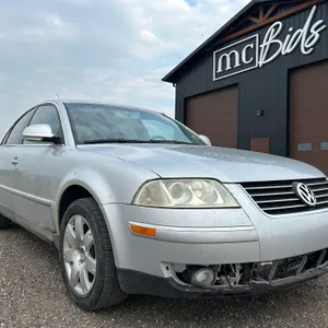 Salvage Unit: 2005 Volkswagen Passat GLS TDI Car