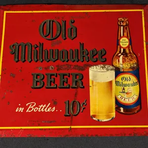TOC TIN SIGN OLD MILWAUKEE BEER IN BOTTLES 10¢