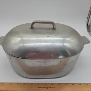 Vintage source aluminum, oval, roasting pan and lid
