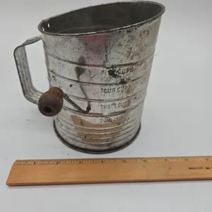 Vintage Bram Wells, 5 quart flour sifter.