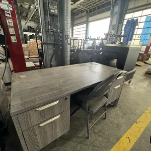 Chairs & Desk
 UNRESERVED