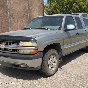 2000 Chevrolet Silverado 1500 Ext. Cab pickup truck