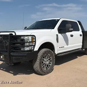 2018 Ford F250 Super Duty XL Crew Cab flatbed pickup truck