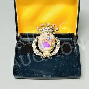 Coro vintage crown broach w/ porc. medalion