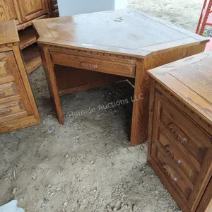 Corner desk