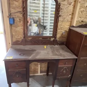 SMALL DRESSER (4 DRAWERS) W/ MIRROR