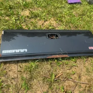 Black GMC Sierra 2004 tailgate