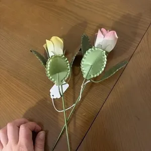 Medal set of roses