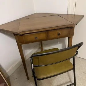 Corner desk