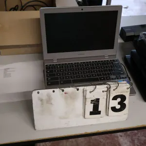 (5) Samsung Laptops