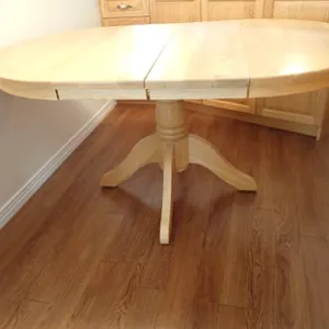Table with leaves