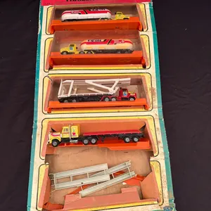 KENWORTH SEMI TRUCKS & TRAILERS
