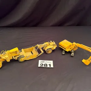 VINTAGE CATERPILLAR EXCAVATOR & SCRAPER