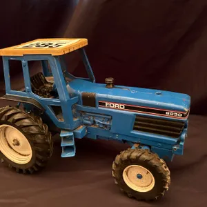 FORD 8830 TOY TRACTOR