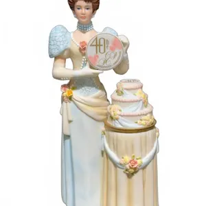 Avon Mrs. Albee Award 2007-2008 40th Anniversary Figurine with Box