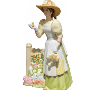 Avon President's Club 2008-2009 Figurine in Box
