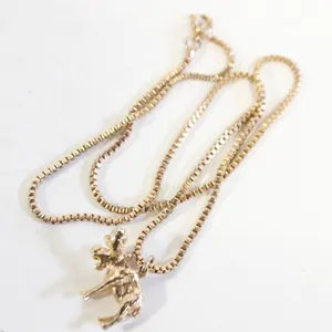 GOLD-TONE MOOSE CHARM PENDANT & 20" NECKLACE.