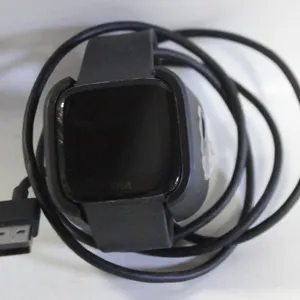 FITBIT VERSA SMARTWATCH FB-504 & CHARGER