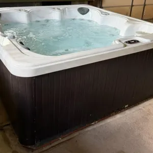Dr. Wellness 4 Person Hot Tub