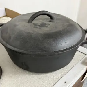 11" Cast Iron Dutch Oven w/Lid
