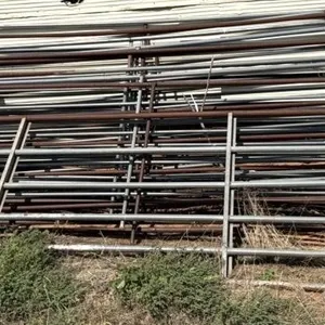 Pipe Gate and Panels 
- (1) gate 51� x 165�