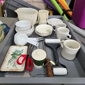 Lot of misc kitchen ware