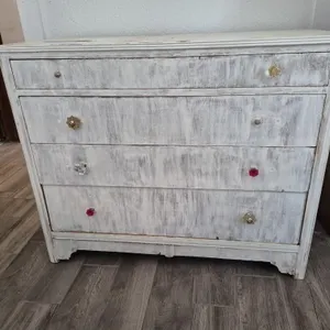 Distressed White 4-Drawer Dresser