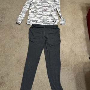 Sz S Secret Treasures 2 Pc Pajama Set Gray