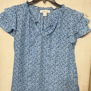 NWOT Sz PM Liz Claiborne top featuring a ditsy